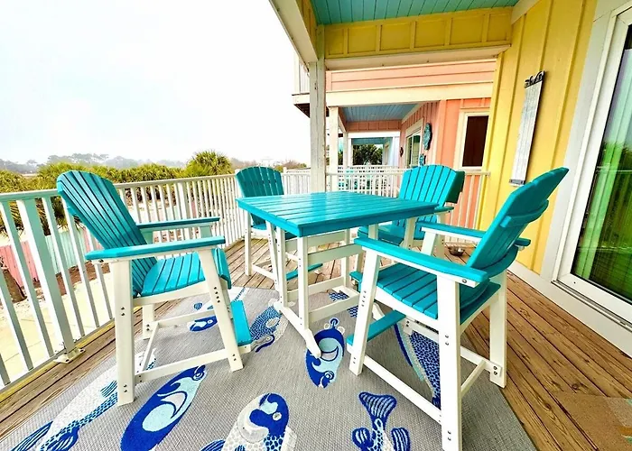 Yellow Family House With Heated Pool & Firepit! Holiday home Gulf Shores