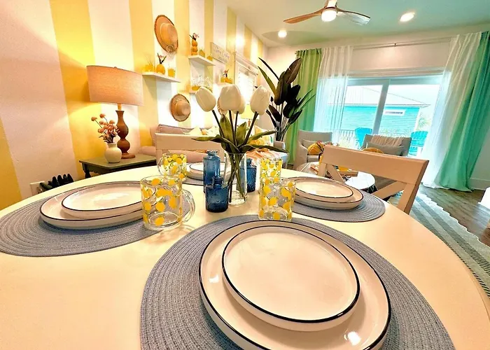 Holiday home Yellow Family House With Heated Pool & Firepit! *