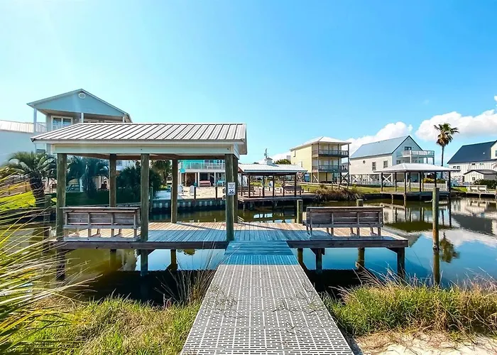 Holiday home Yellow Family House With Heated Pool & Firepit!