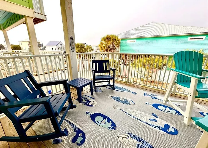 Yellow Family House With Heated Pool & Firepit! Holiday home *