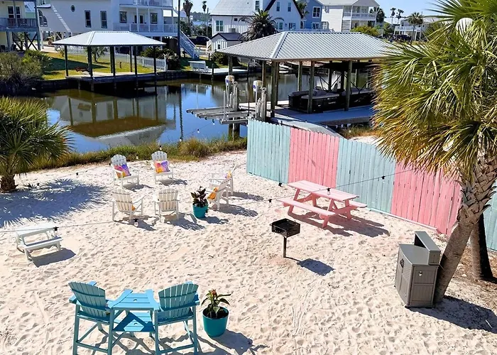 Yellow Family House With Heated Pool & Firepit! Gulf Shores