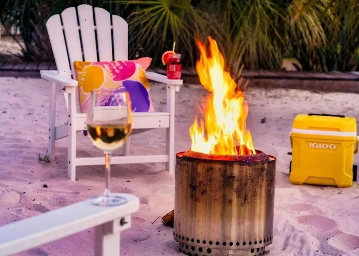 Holiday home Yellow Family House With Heated Pool & Firepit! *