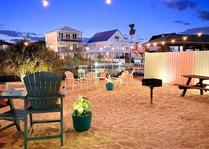 Yellow Family House With Heated Pool & Firepit! Holiday home *