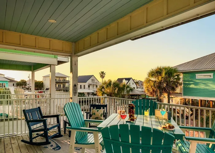 Yellow Family House With Heated Pool & Firepit!