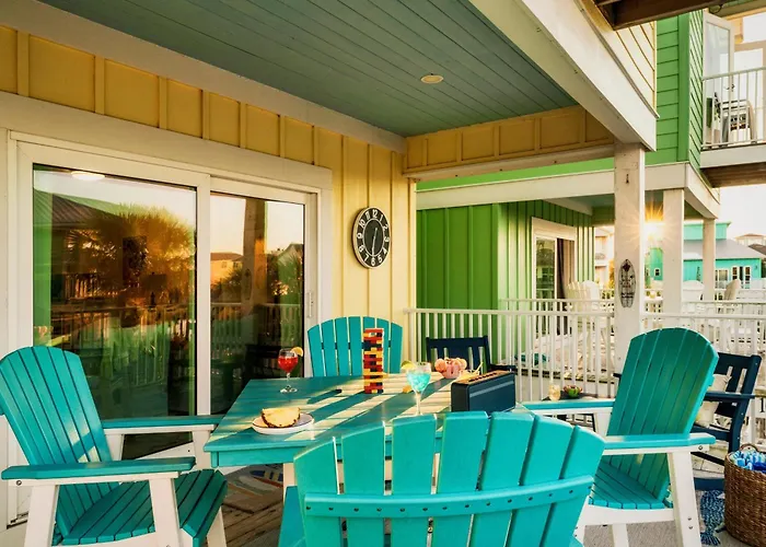Yellow Family House With Heated Pool & Firepit! Holiday home