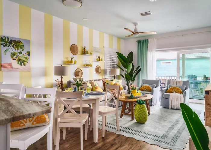 Yellow Family House With Heated Pool & Firepit! *