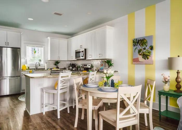 Yellow Family House With Heated Pool & Firepit! Gulf Shores