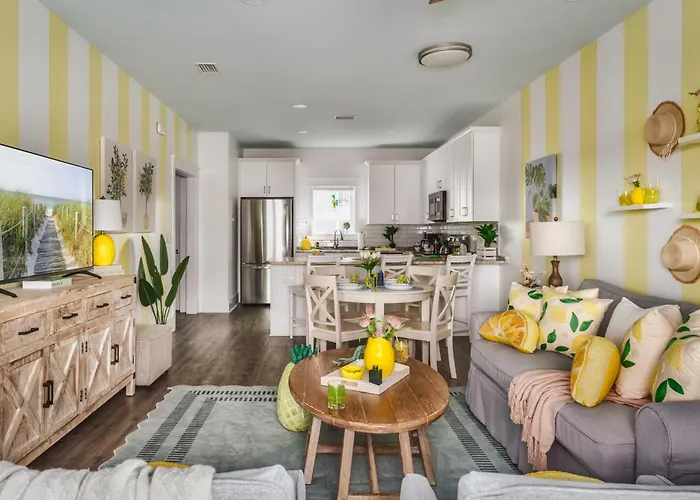 Yellow Family House With Heated Pool & Firepit!