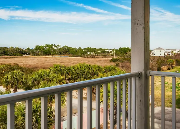 Yellow Family House With Heated Pool & Firepit! Holiday home