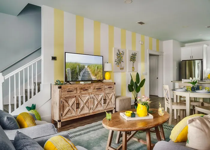 Yellow Family House With Heated Pool & Firepit! *
