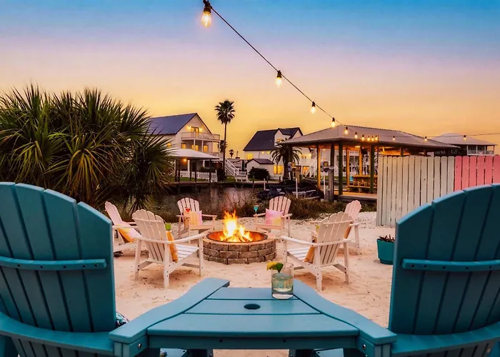 Yellow Family House With Heated Pool & Firepit! Holiday home Gulf Shores