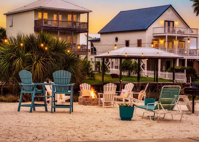 Yellow Family House With Heated Pool & Firepit! Holiday home Gulf Shores